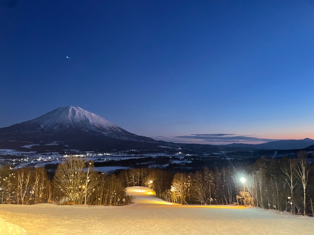 夕暮れの羊蹄山.jpg