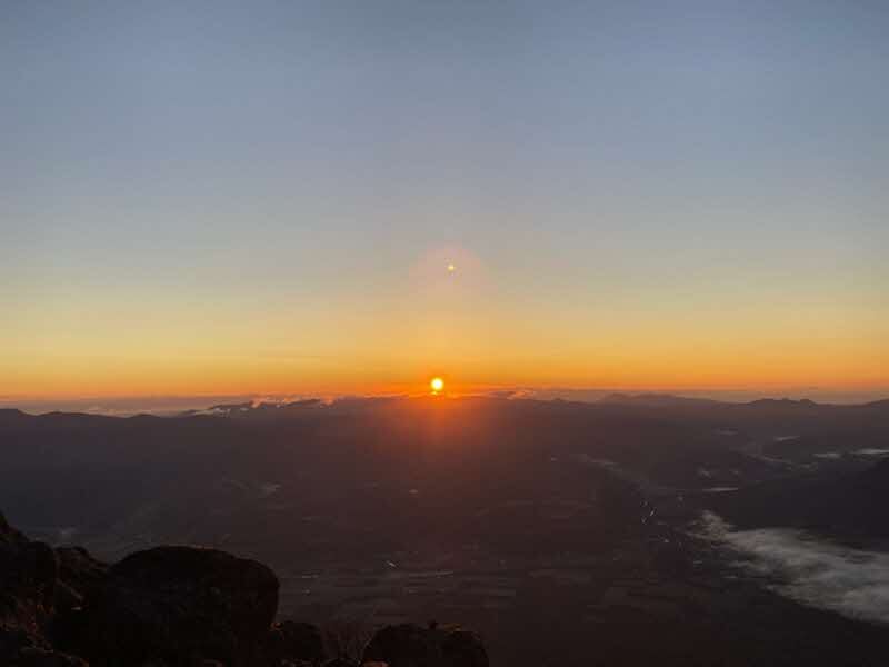 日の出@山頂.jpg