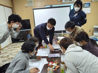 JA京極支所の木村リーダーの説明。農業者の皆さんが熱心に聞いていました。